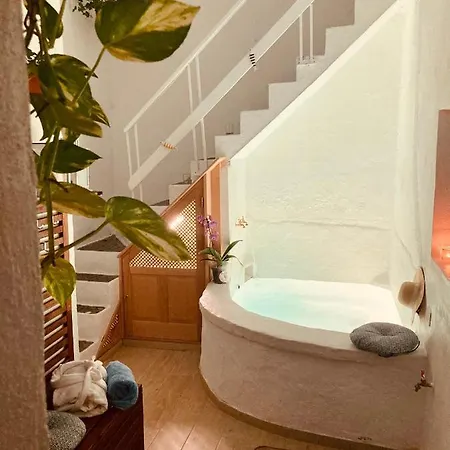 Casa Dora: Tradicional Y Al Borde Del Mar. * Porís de Abona