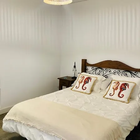 Casa Dora: Tradicional Y Al Borde Del Mar. Semesterbostad